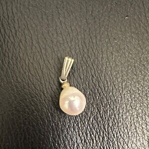 Elegant Silver Pearl Pendant